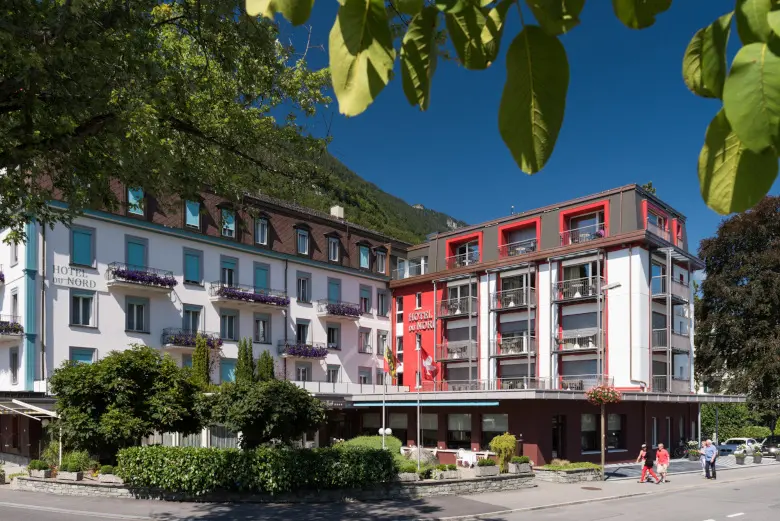 Hotel Du Nord unmittelbar an der Höhematte im Zentrum von Interlaken, Schweiz